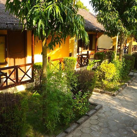Mr. B'S Place Bardiya Esterno foto
