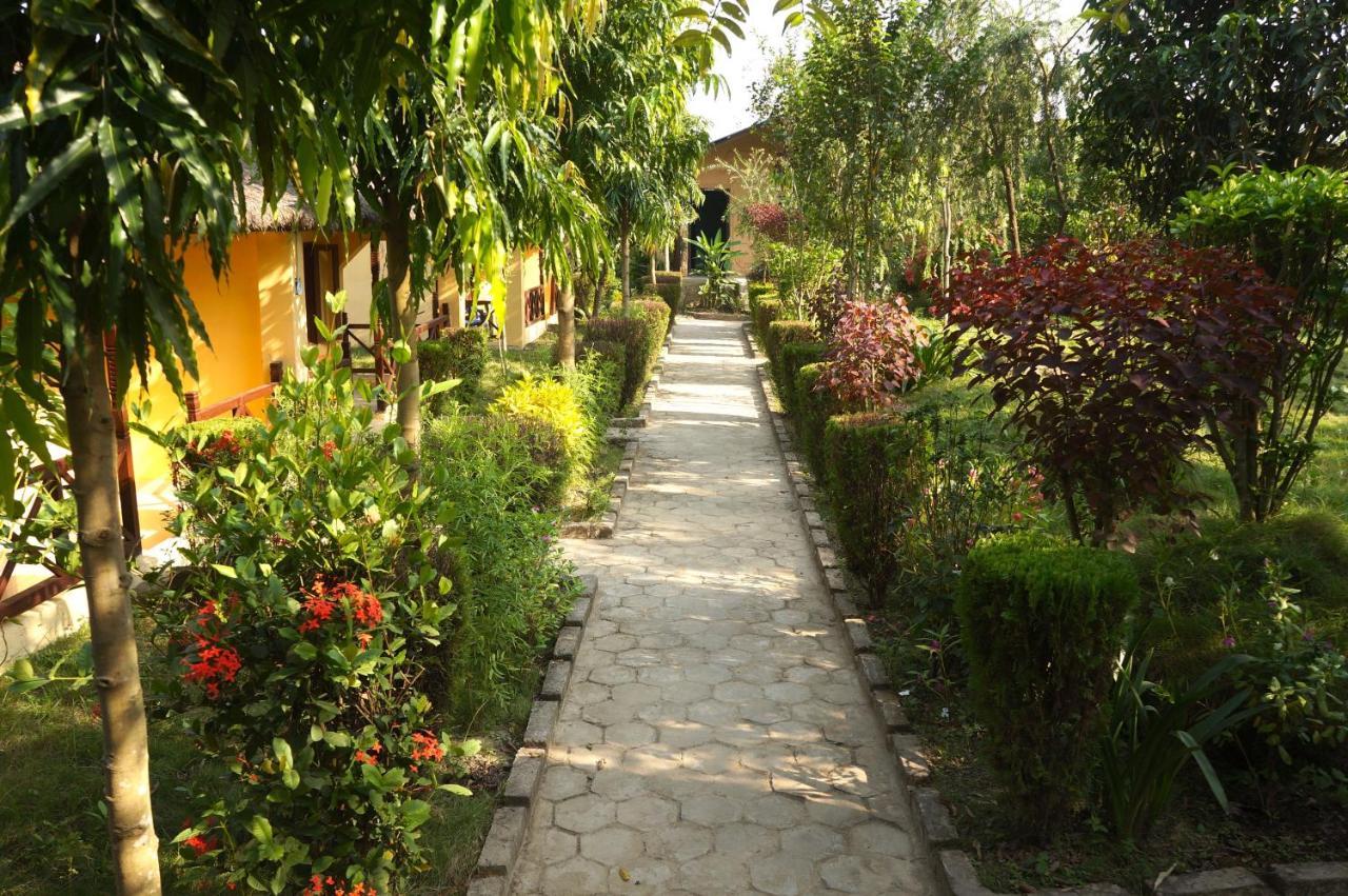Mr. B'S Place Bardiya Esterno foto